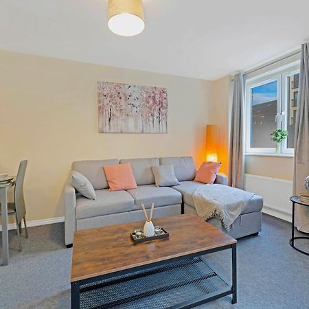 Modern & Spacious 2 Bedroom Serviced Apartment Next To Lochend Park - Private Underground Parking & Lift Available - Close To Edinburgh City Centre Экстерьер фото