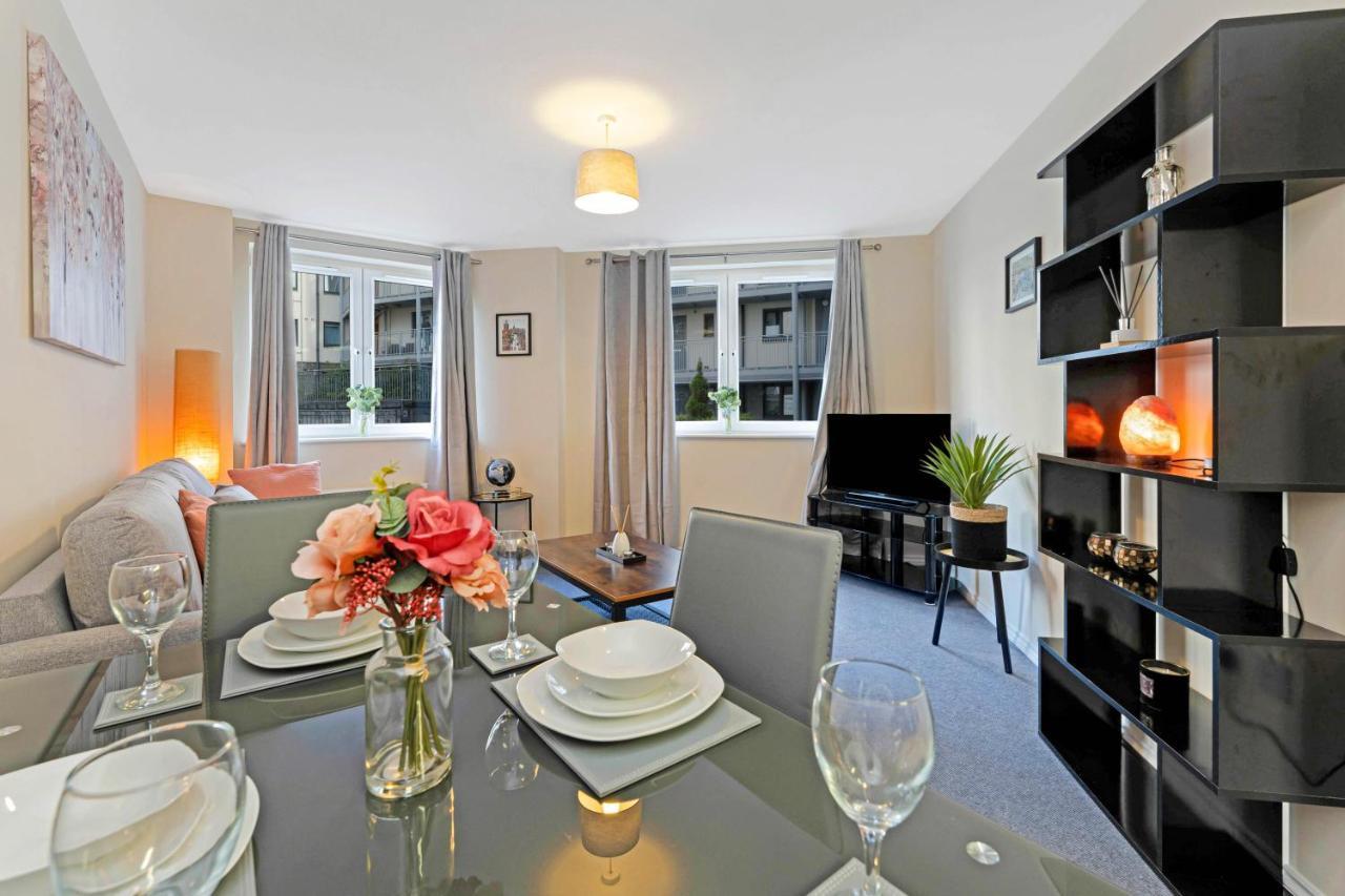 Modern & Spacious 2 Bedroom Serviced Apartment Next To Lochend Park - Private Underground Parking & Lift Available - Close To Edinburgh City Centre Экстерьер фото