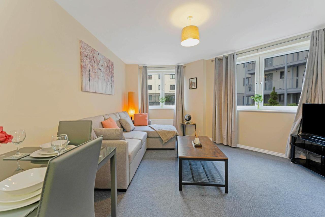 Modern & Spacious 2 Bedroom Serviced Apartment Next To Lochend Park - Private Underground Parking & Lift Available - Close To Edinburgh City Centre Экстерьер фото