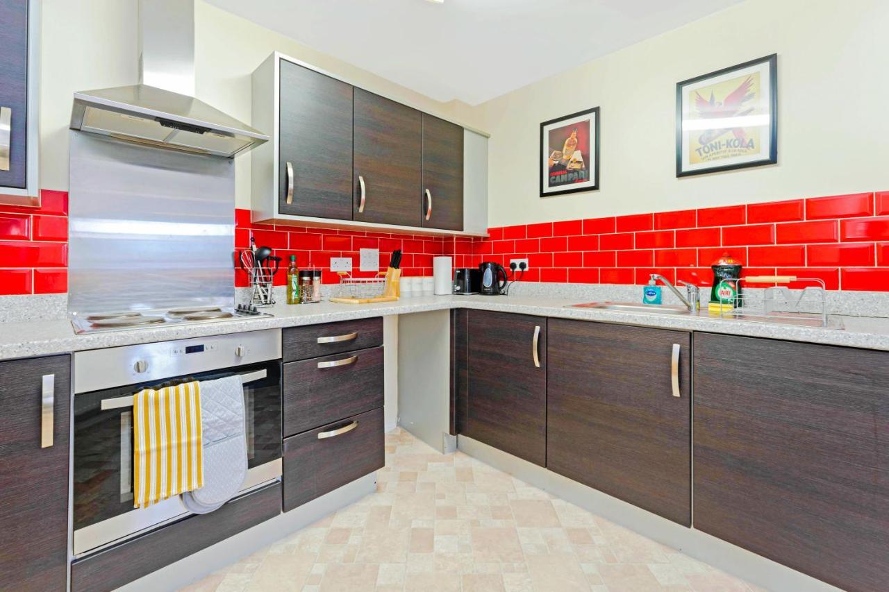 Modern & Spacious 2 Bedroom Serviced Apartment Next To Lochend Park - Private Underground Parking & Lift Available - Close To Edinburgh City Centre Экстерьер фото