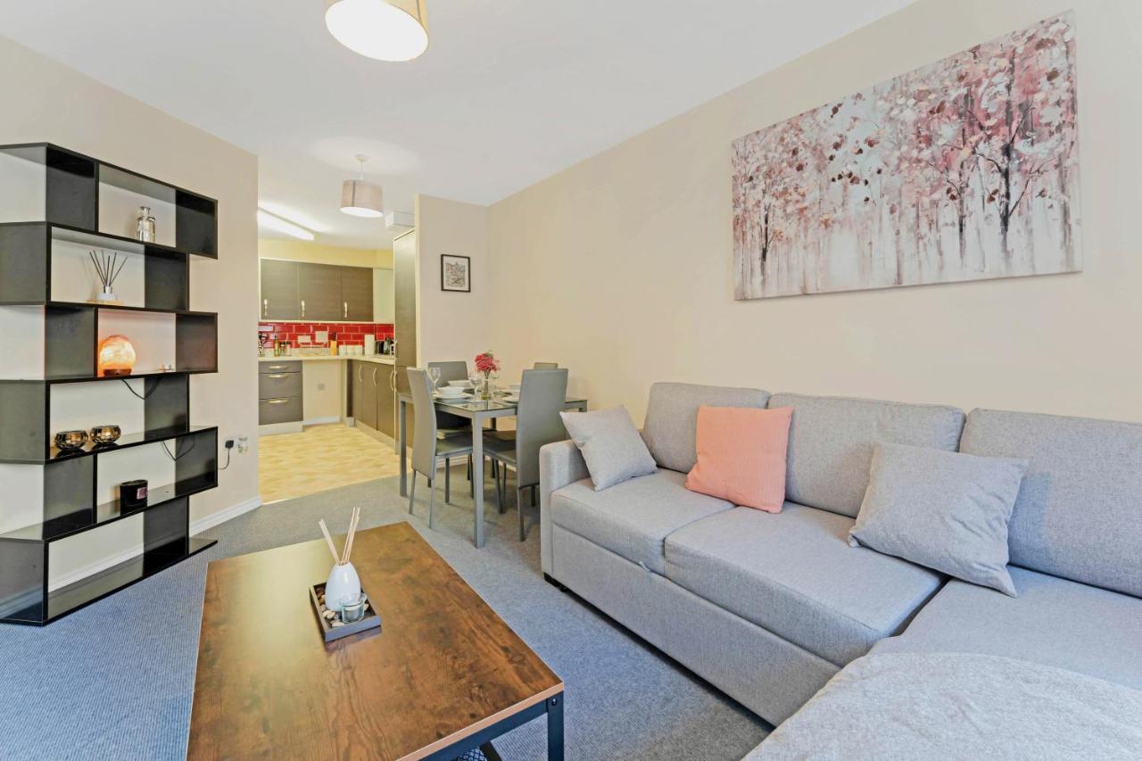 Modern & Spacious 2 Bedroom Serviced Apartment Next To Lochend Park - Private Underground Parking & Lift Available - Close To Edinburgh City Centre Экстерьер фото