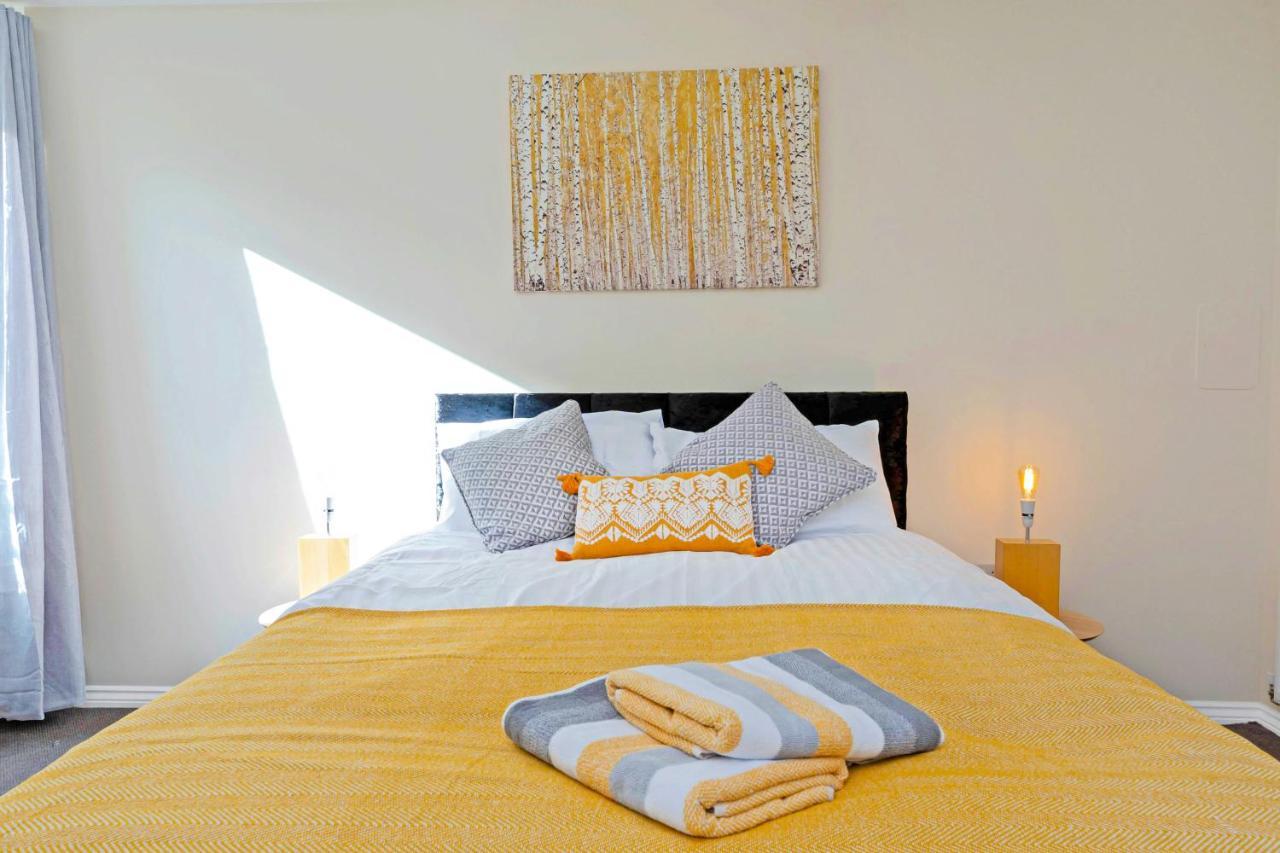 Modern & Spacious 2 Bedroom Serviced Apartment Next To Lochend Park - Private Underground Parking & Lift Available - Close To Edinburgh City Centre Экстерьер фото