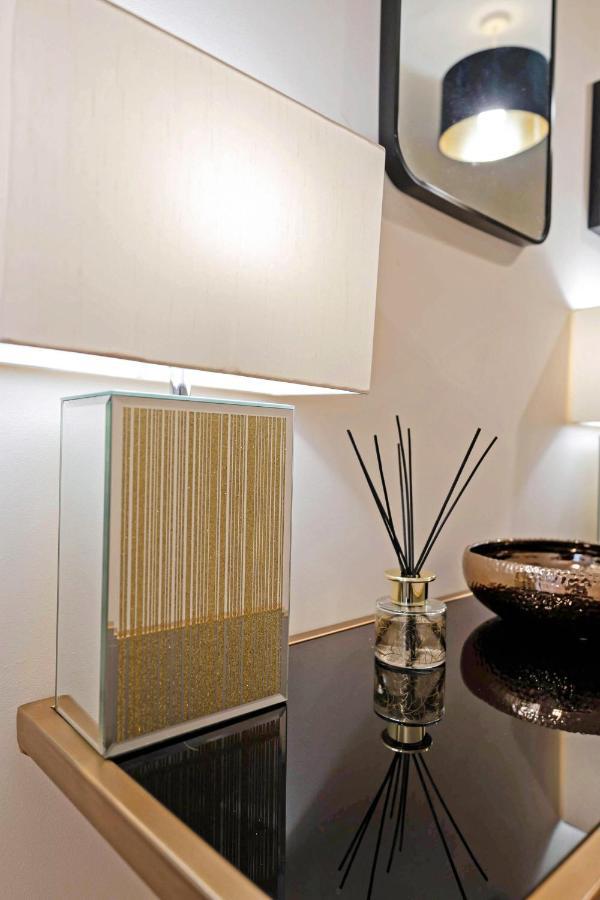 Modern & Spacious 2 Bedroom Serviced Apartment Next To Lochend Park - Private Underground Parking & Lift Available - Close To Edinburgh City Centre Экстерьер фото