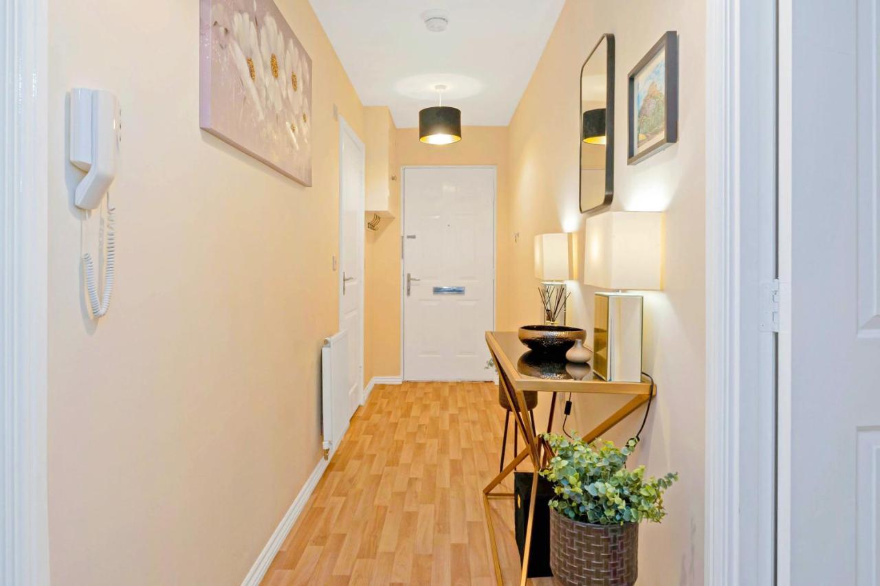 Modern & Spacious 2 Bedroom Serviced Apartment Next To Lochend Park - Private Underground Parking & Lift Available - Close To Edinburgh City Centre Экстерьер фото