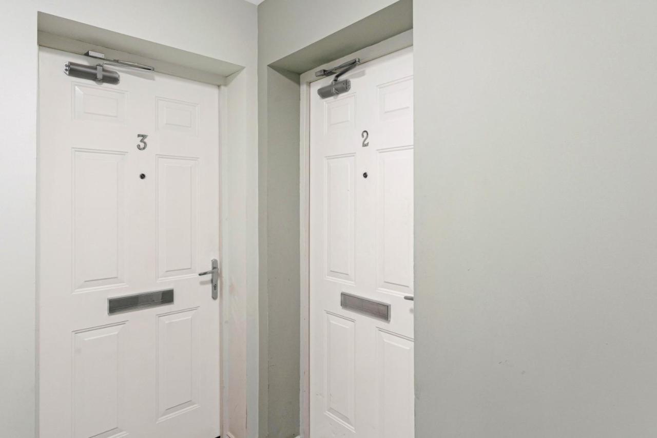 Modern & Spacious 2 Bedroom Serviced Apartment Next To Lochend Park - Private Underground Parking & Lift Available - Close To Edinburgh City Centre Экстерьер фото