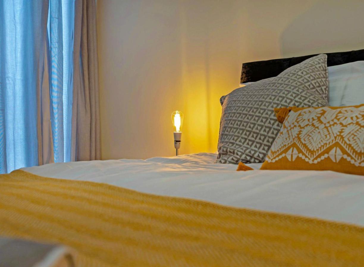 Modern & Spacious 2 Bedroom Serviced Apartment Next To Lochend Park - Private Underground Parking & Lift Available - Close To Edinburgh City Centre Экстерьер фото